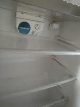 Kulkas 1 pintu merek toshiba glacio