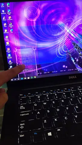 Laptop DELL core i7 RAM 8gb DDR4 Touchscreen keyboard menyala jual Mur
