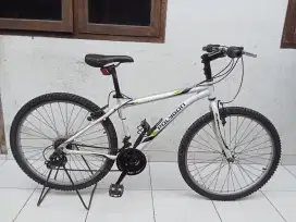 Sepeda gunung uk 26