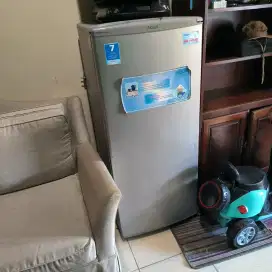 Kulkas Freezer Asli aqua 6 rak