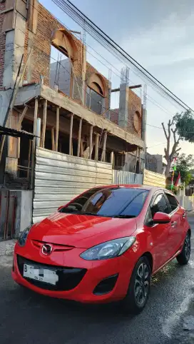 Mazda 2 tipe V 2012/2013 matic merah istimewa