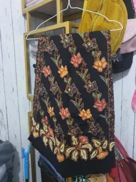 Baju dan rok lilit batik