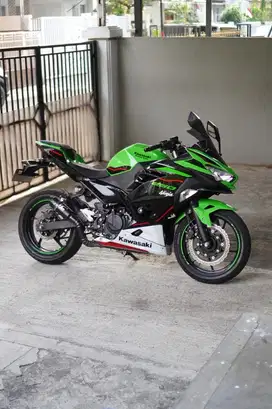 Kawasaki Ninja 250 FI Keyless 2022 ABS KM 4000