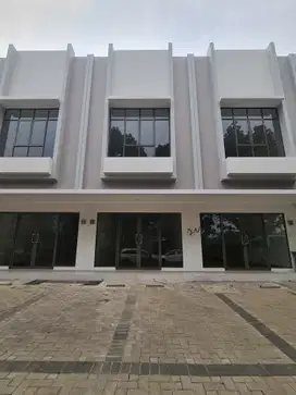 ruko hadap jalan siap usaha di gading serpong