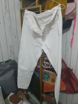 Celana jeans putih