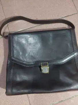 Tas Kulit Jarang Pakai
