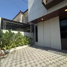 Dekat Hotel Hyatt, Rumah 2 Lantai Di Monjali, Turun Harga Lagi BU