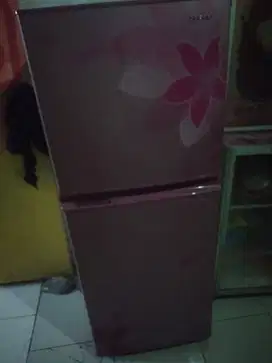Kulkas sharp 2 pintu