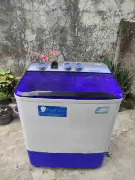 Mesin cuci 2 tabung merk AQUA