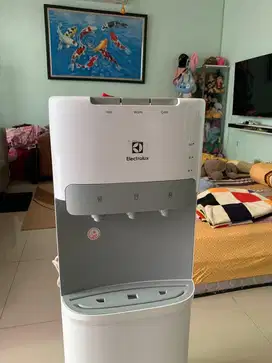 Dispenser electrolux galon bawah