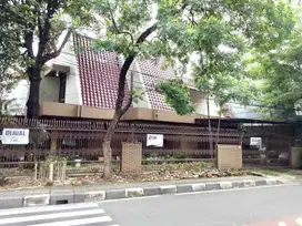 Rumah Tanah Luas di Benhil Bendungan Hilir dekat Senayan SCBD jakpus