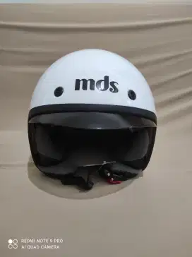 Helm baru klasik MDS putih