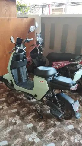 Sepeda Listrik mulus baru beli 4 bulanan