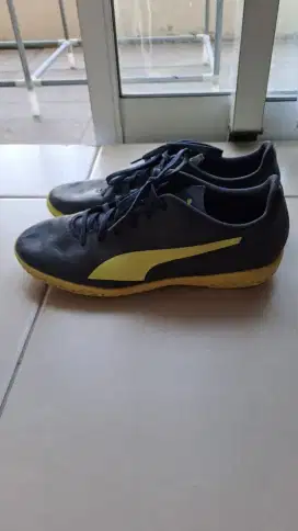 Sepatu Futsal PUMA