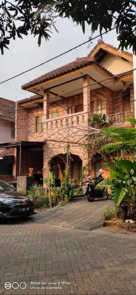 DIJUAL RUMAH MEWAH 2 LANTAI DI PONDOK CABE VIEW KOLAM RENANG