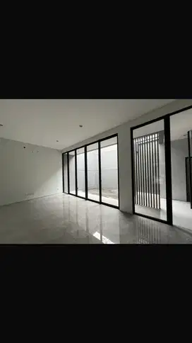 Disewakan Rumah Baru Distric 9 Citraland 3LT LB245m Surabaya Barat