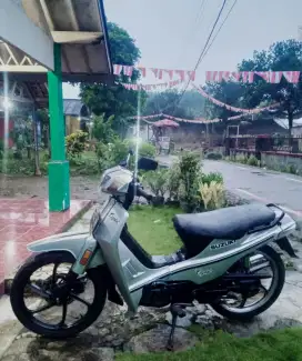 Suzuki Crystal 1990 Lengkap
