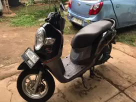 motor scoopy esp donat 2017 hitam silver