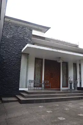 Rumah Lux di Villa Cinere Mas. Ada Pool. Unfurnished.