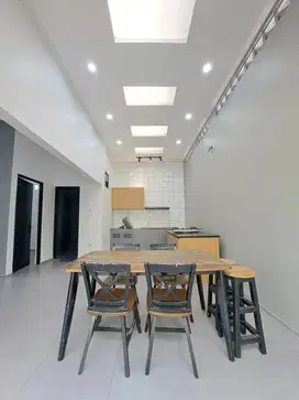 Dijual Rumah Dalam Komplek Pinggir Jalan Raya