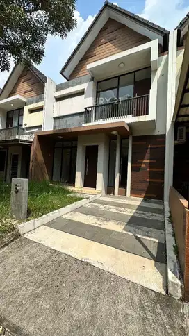 Rumah Bagus 2 Lantai Siap Huni Di Cluster Cosmo Estate Lippo Cikarang