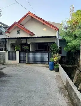 Rumah 2 Lantai Lokasi Strategis di Kav.Amril - Jatikramat, Kota Bekasi