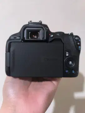 Canon 250D Lensa Kit 18-55 Fullset Box Like new