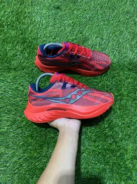 Saucony Endorphin Speed 4 size 40 (25cm)