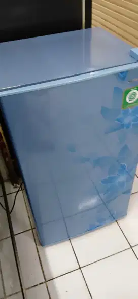 Dijual kulkas 1pintu sharp