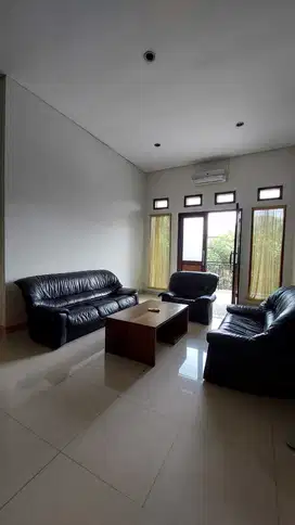 Disewa Rumah Mewah di Kota Baru Parahyangan, ada Kolam Renang Outdoor