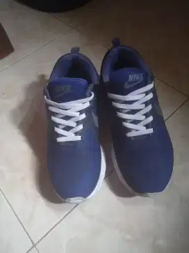 Sepatu Nike Running