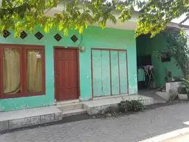 RUMAH DI DESA PASINAN LEMAHPUTIH, WRINGINANOM GRESIK