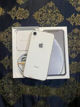 iPhone xr  128 white