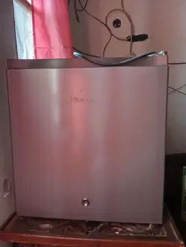 Kulkas mini merek Hisense