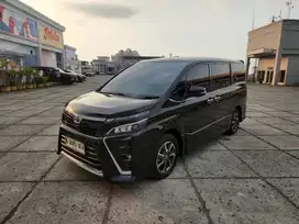 Toyota Voxy 2018 km 80rb an