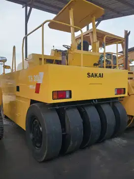 JUAL TIRE ROLLER / PNEUMATIC ROLLER SAKAI TS200.