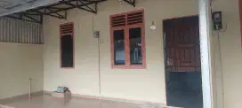 DISEWAKAN RUMAH DITENGAH KOTA BELAKANG HOTEL AMARIS STRATEGIS