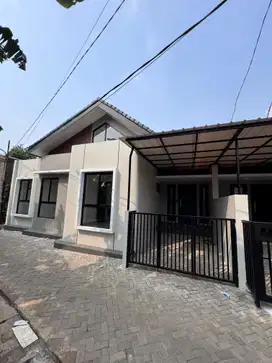 DIJUAL RUMAH BARU SIAP HUNI-JL.KAMPUNG  JOMBANG BARAT GIRI LOKA BSD