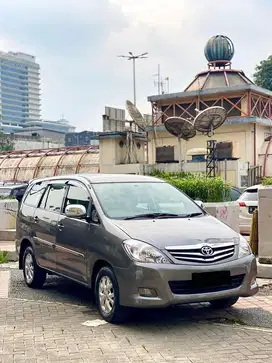 Toyota kijang innova G bensin matic 2010