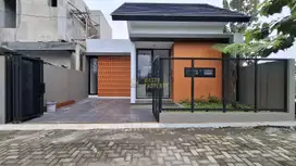 RUMAH MODERN TROPIS, DEKAT JALAN KALIURANG KM 11 DI NGAGLIK