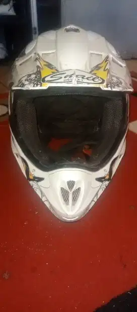HELM TRAIL ukuran M