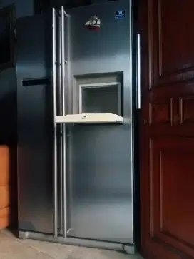 Kulkas 2pintu merek Samsung model side by side masih bagus