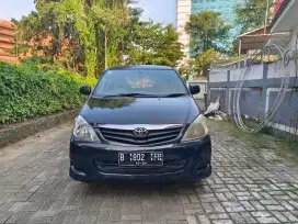Kijang innova manual 2009 orisinil tangan pertama orisinil harga cash