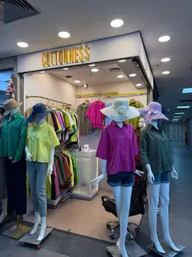 KARYAWATI BERPENGALAMAN  JAGA TOKO FASHION. BACA PERSAYARATA