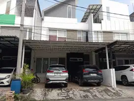 DIJUAL RUMAH 2 LANTAI MODERN MINIMALIS DI IMPERIAL GADING (djk)