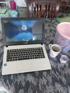 Asus Putih Mantap