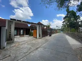 RUMAH DIJUAL SIAP HUNI ADA KOLAM RENANG DEKAT PINTU TOL PRAMBANAN