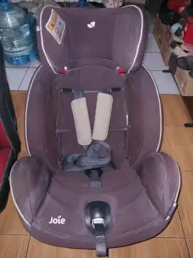 Kursi bayi di mobil