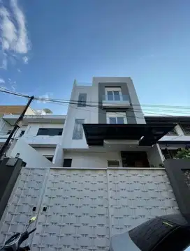 RUMAH SEMI FURNISHED JL.BANDENGAN SELATAN,PENJARINGAN JAKUT