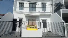 RUMAH BARU GRESS BABATAN PANTAI ROW JALAN 3 MOBIL